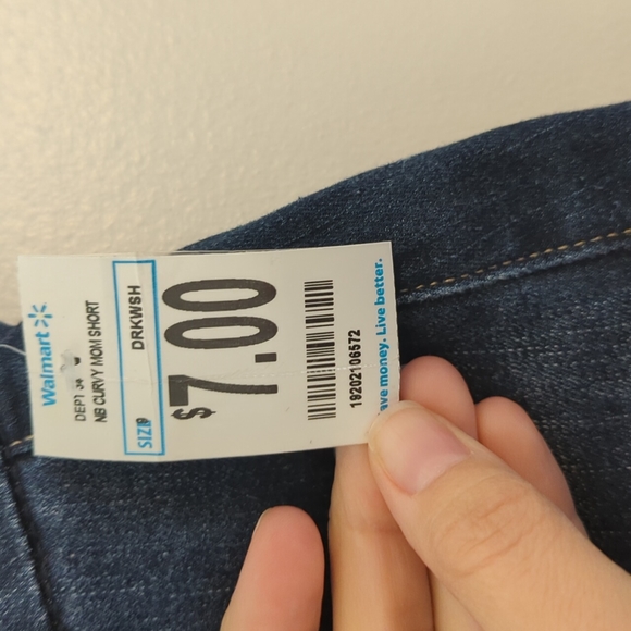 NWT Dark wash denim  "Curvy Mom" Shorts - Picture 4 of 8